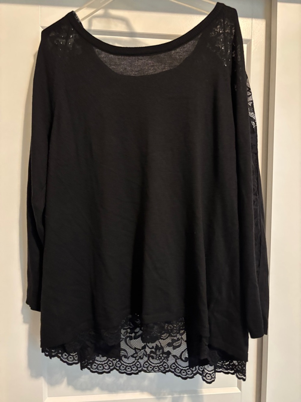 Black Lace-Hem Long Sleeve Women's Top size 1 runs large
